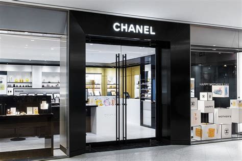 50 bloor street west chanel|Beauty: First Canadian CHANEL Beauty Boutique .